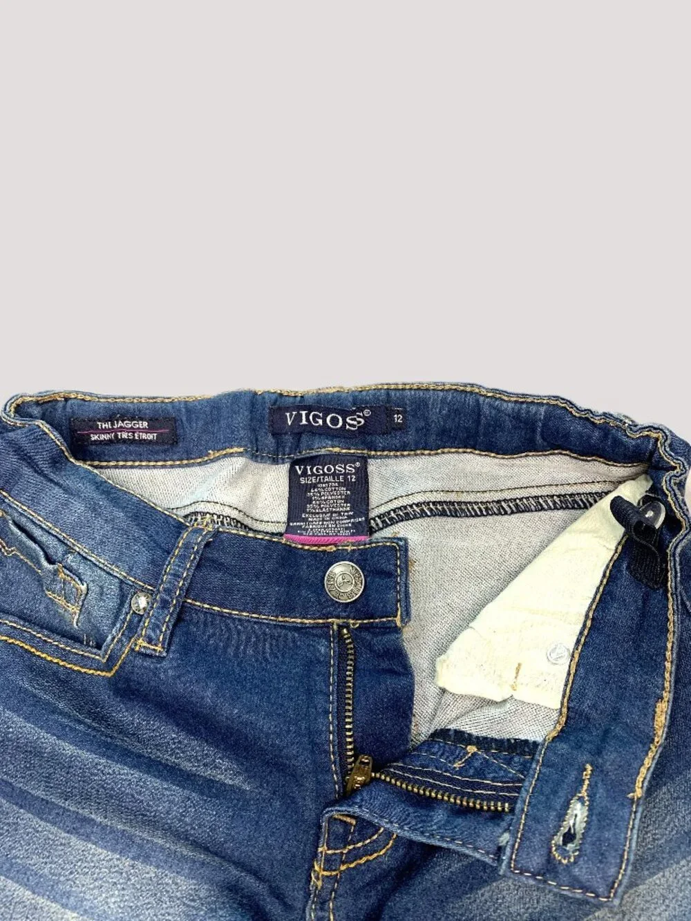 3 Piece Kids Bundle. Vigoss Jeans Stretchy. Short Sleeve Grapich Tees Size 12